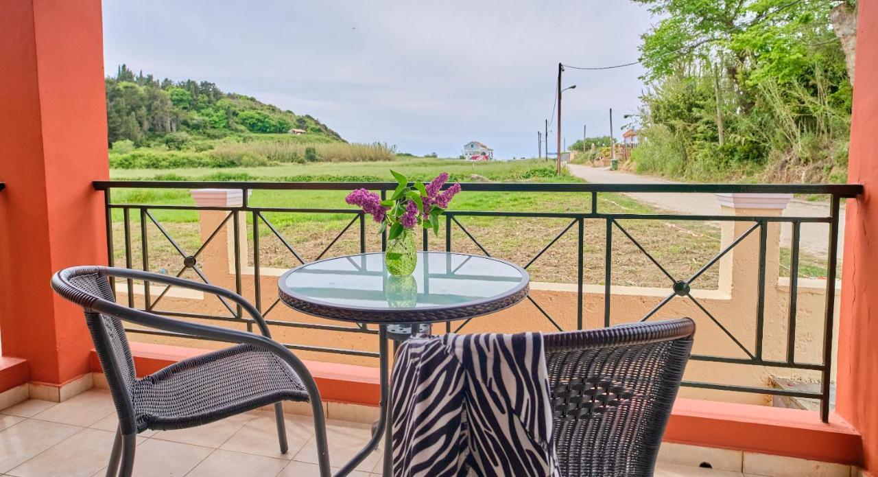 Logas Beach Studios Peroulades  מראה חיצוני תמונה