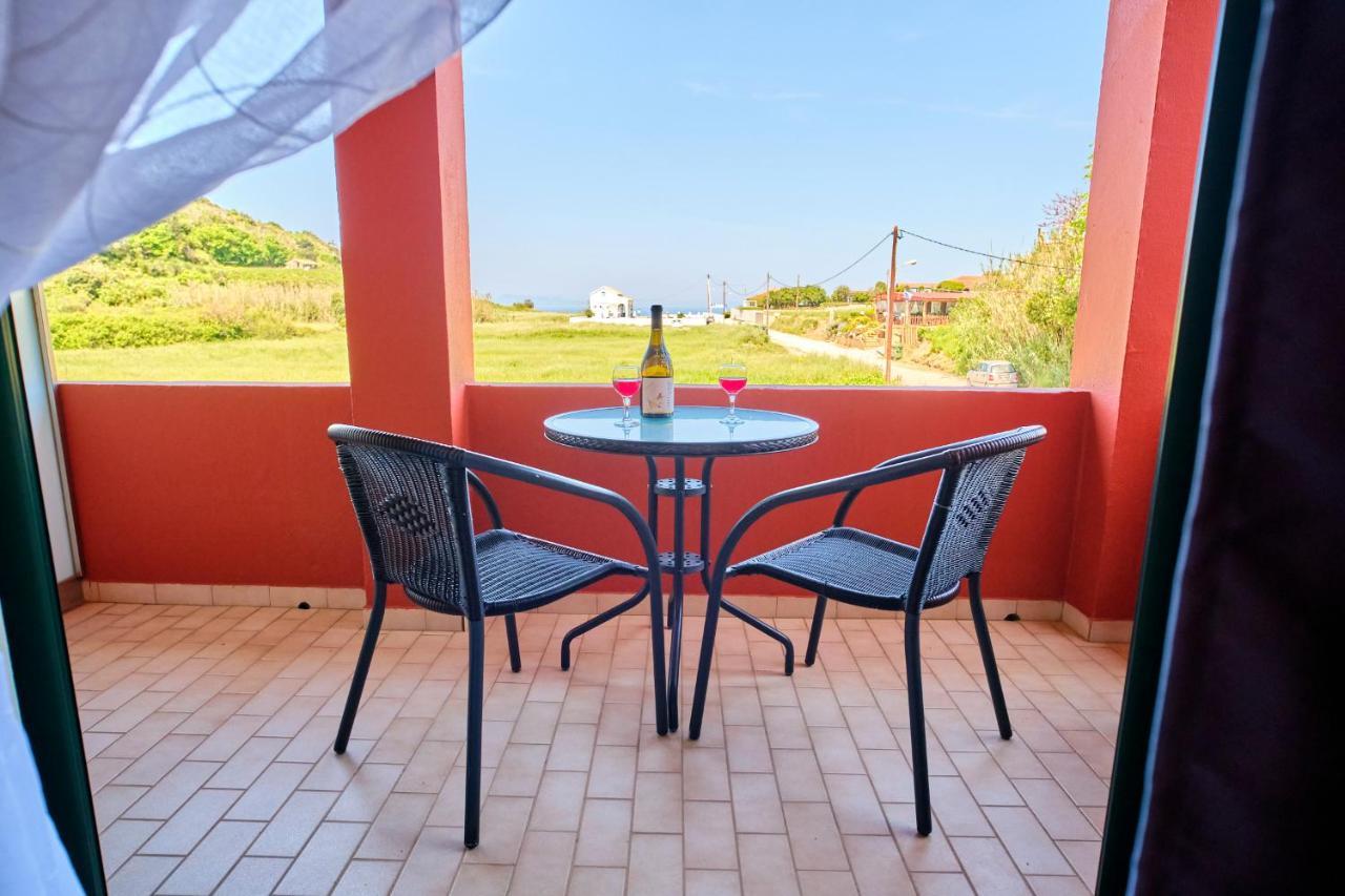 Logas Beach Studios Peroulades  מראה חיצוני תמונה