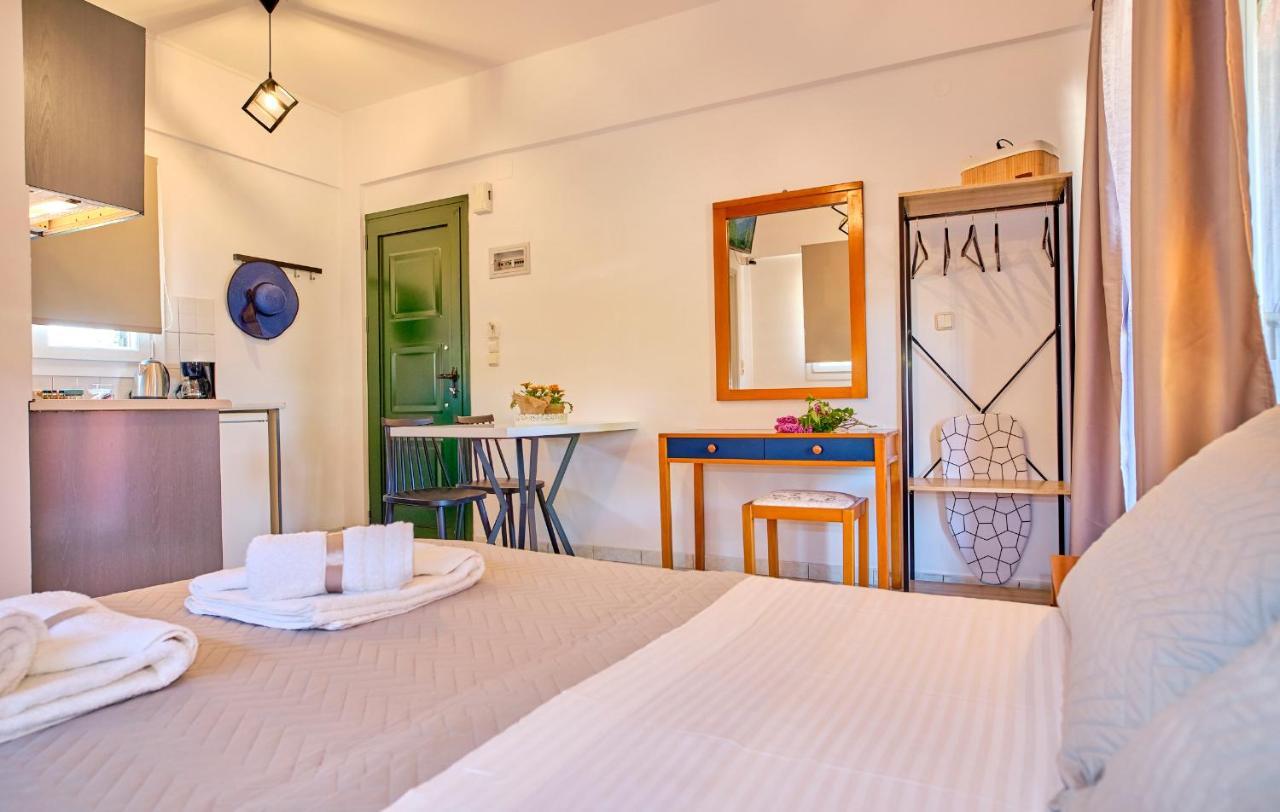 Logas Beach Studios Peroulades  מראה חיצוני תמונה
