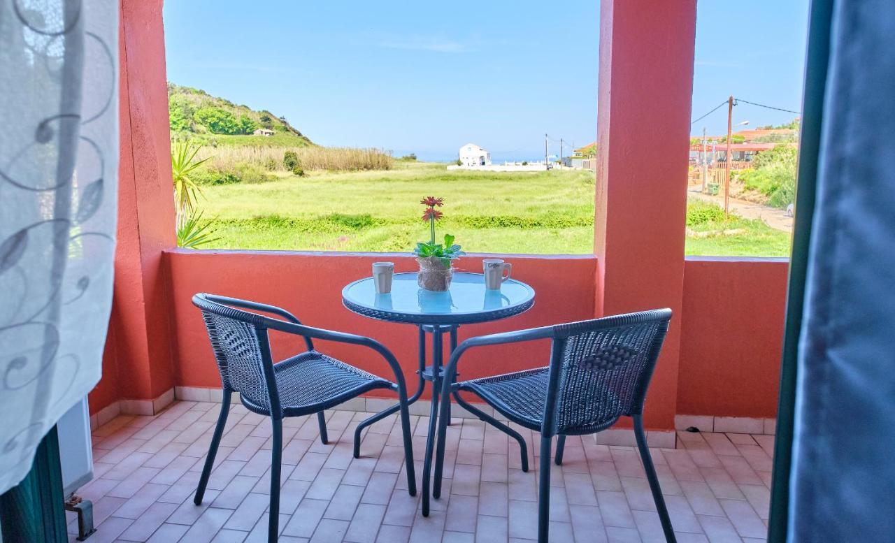 Logas Beach Studios Peroulades  מראה חיצוני תמונה