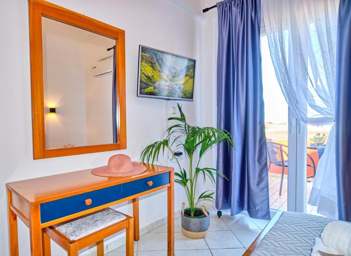 Logas Beach Studios Peroulades  מראה חיצוני תמונה
